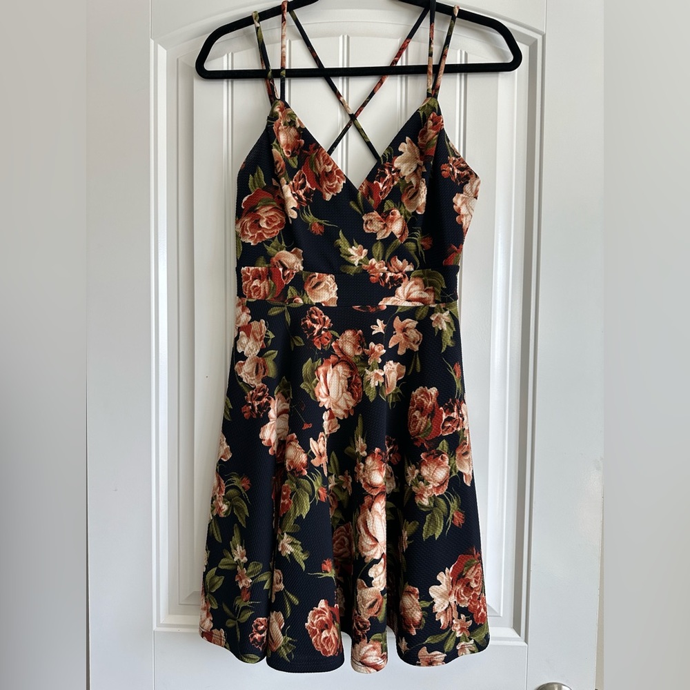 7 DAY WKND Strappy Floral Dress Size L